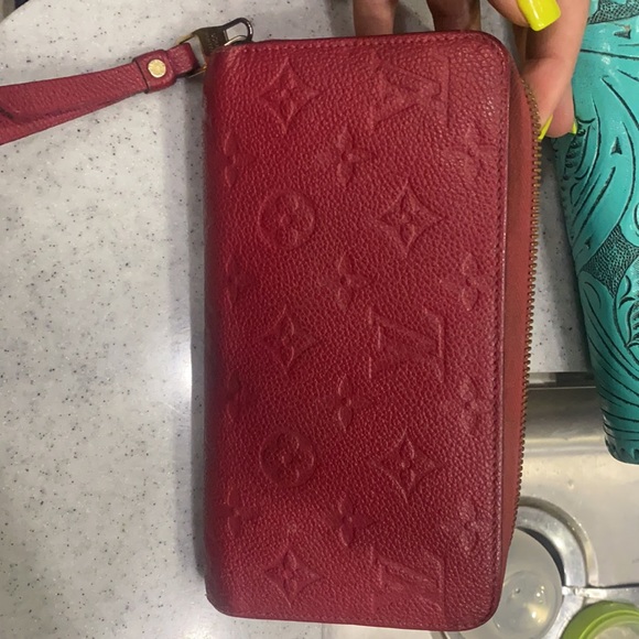Louis Vuitton zippy wallet. - Picture 4 of 4